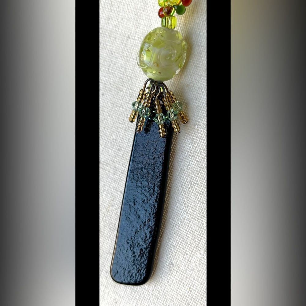 Glass bead necklace lime + w/black pendant - Picture 3 of 10